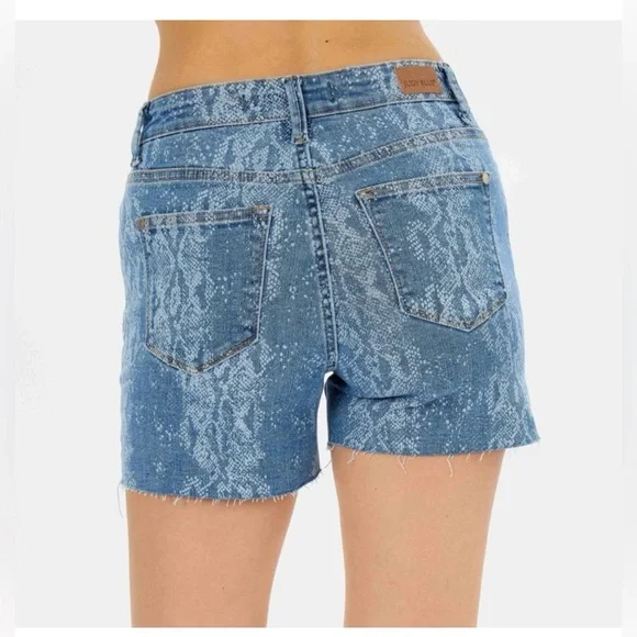 Judy Blue Denim Snake Print Cutoff Shorts - Picture 2 of 5